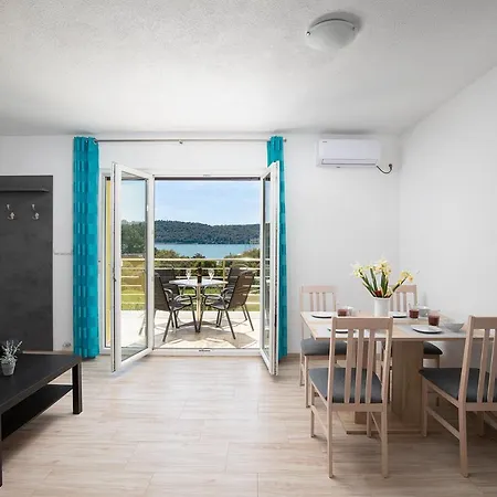 Guest house Mirna Luka Pomer