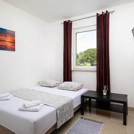 Guest house Mirna Luka 3*
